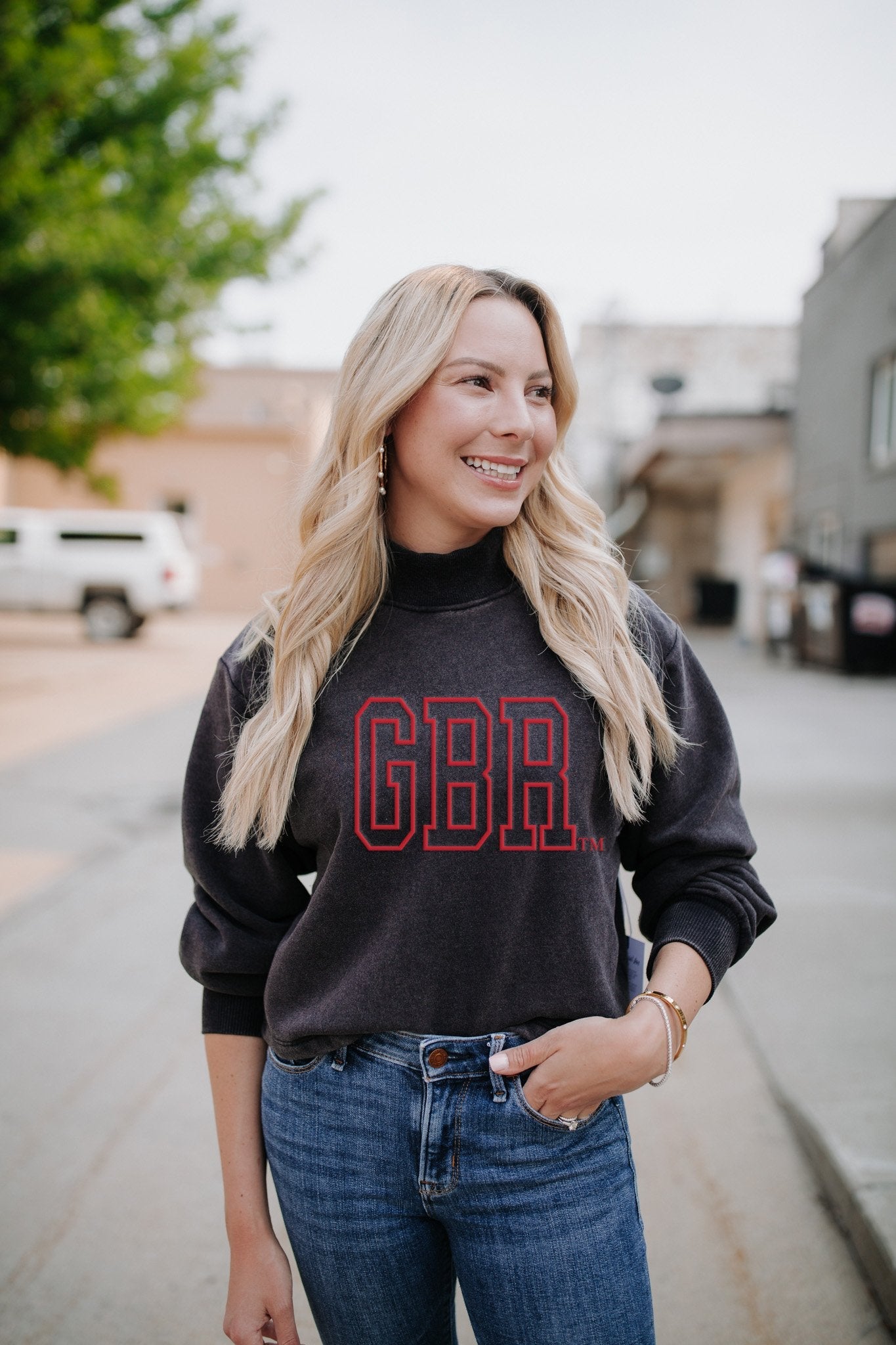 Nebraska Oversized Outline Cropped Mock Neck