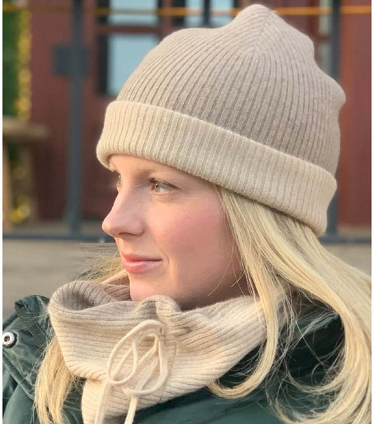 RIBBED CASHMERE BEANIE AND NECK GATOR SET